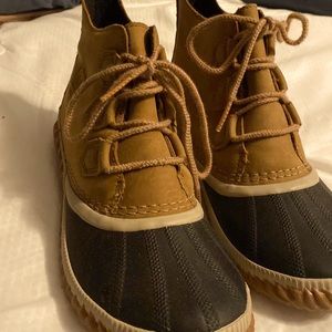 Sorel waterproof Black and Tan women’s boots